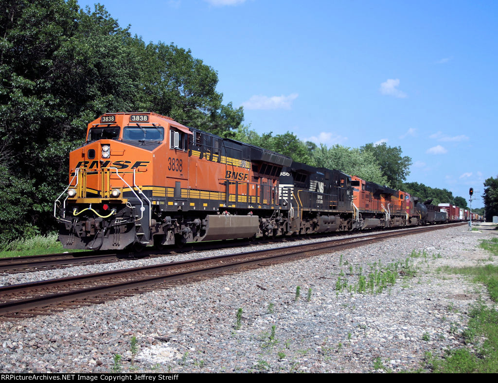 BNSF 3838